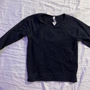 Lululemon black work out shirt